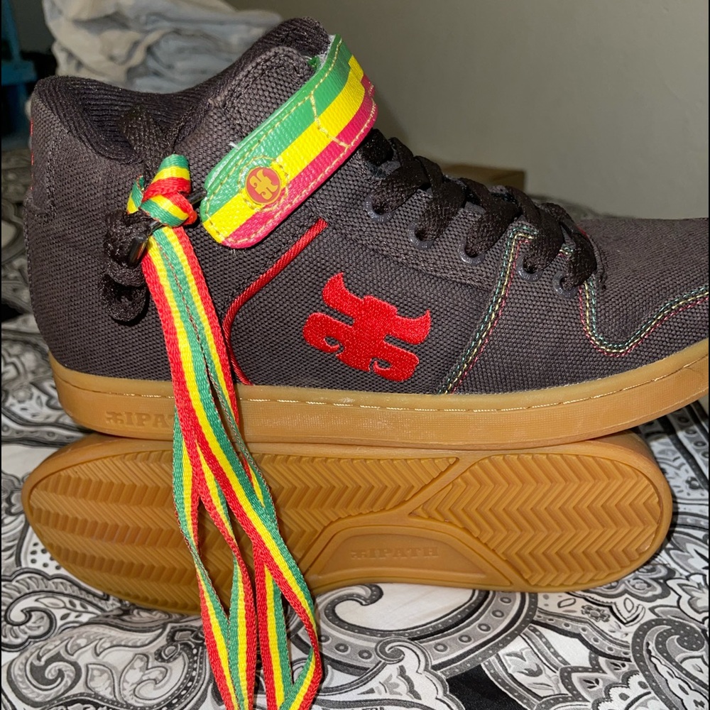 iPath shoes, new size 10.5 with extra laces